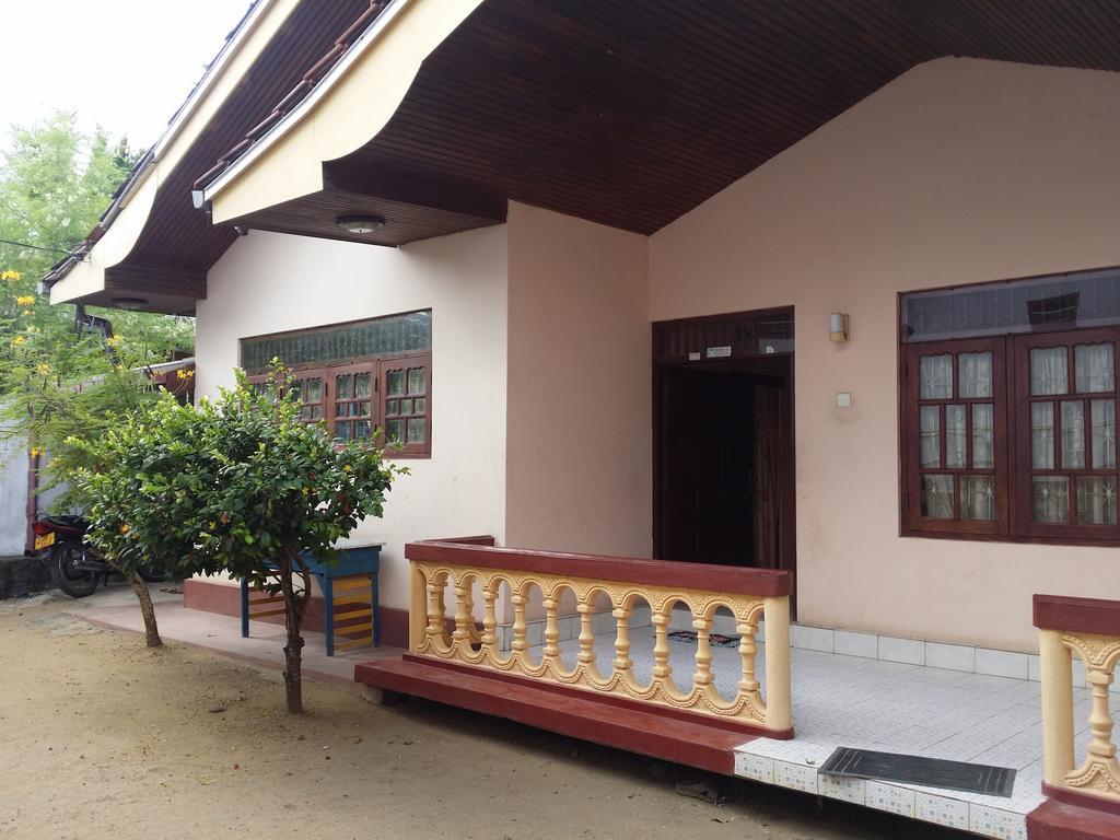 Heaven Star Rest Bed and Breakfast Mirissa Εξωτερικό φωτογραφία